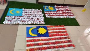 Bendera Malaysia Diperbuat Daripada Bahan Terbuang