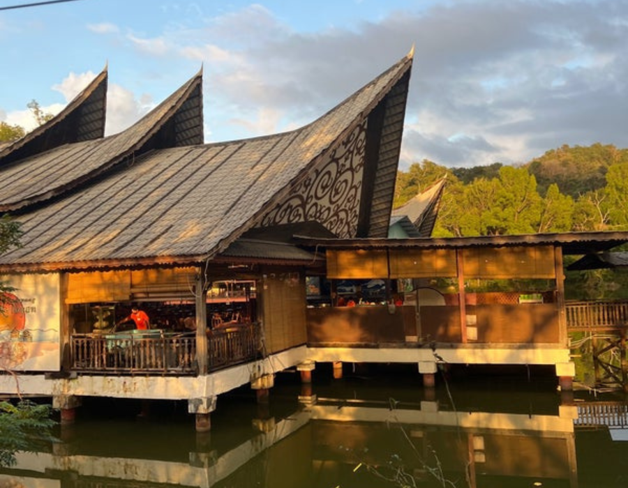 Kampung Nelayan Restaurant